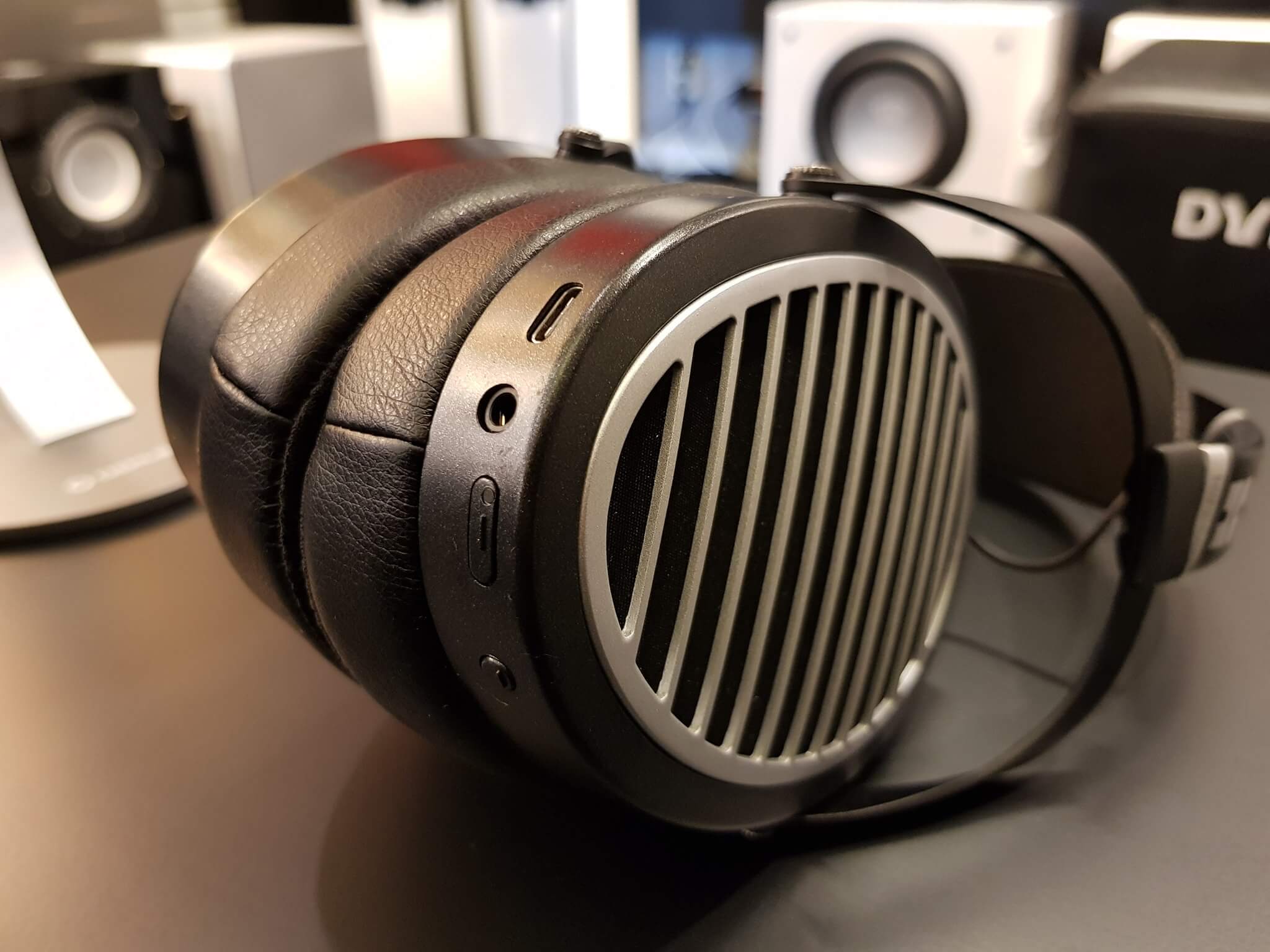 HiFiMan Ananda-BT ports