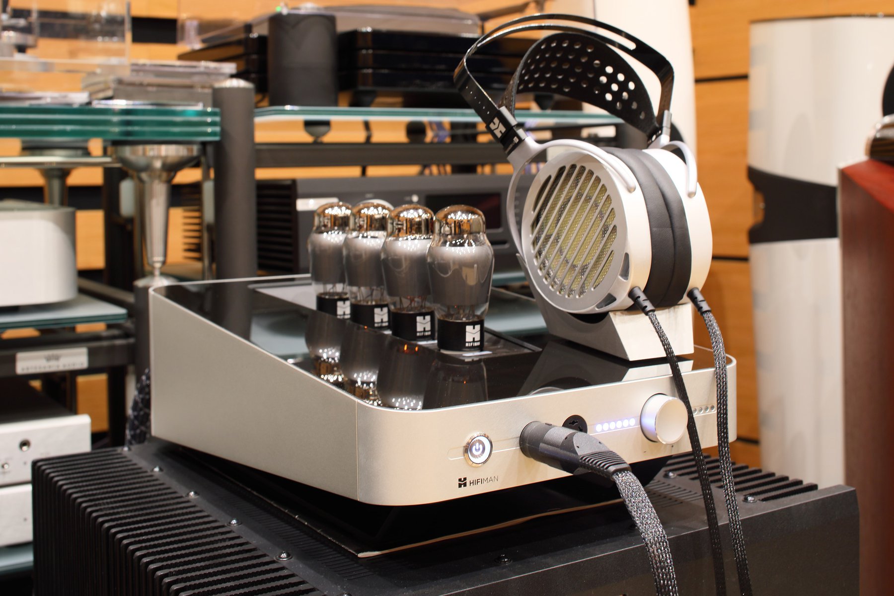 HiFiMan SHANGRI-LA jr with SHANGRI-LA jr Hybrid Amplifier