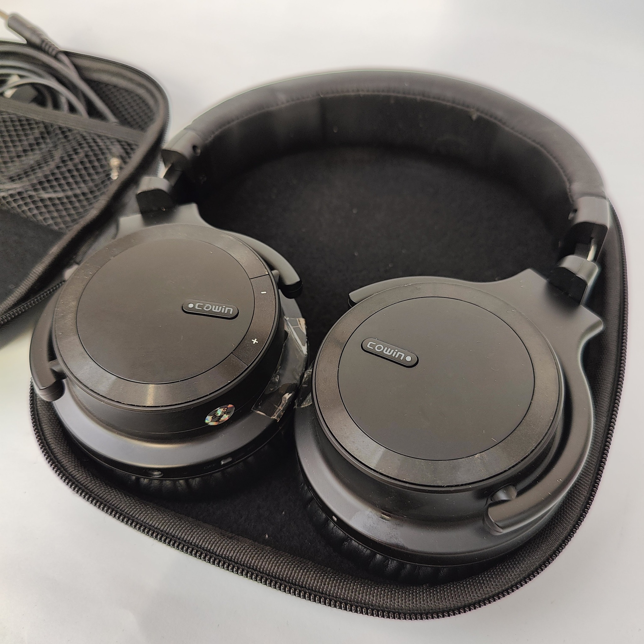 Cowin E7 ACE active noise-cancelling over-ear Bluetooth headphones design